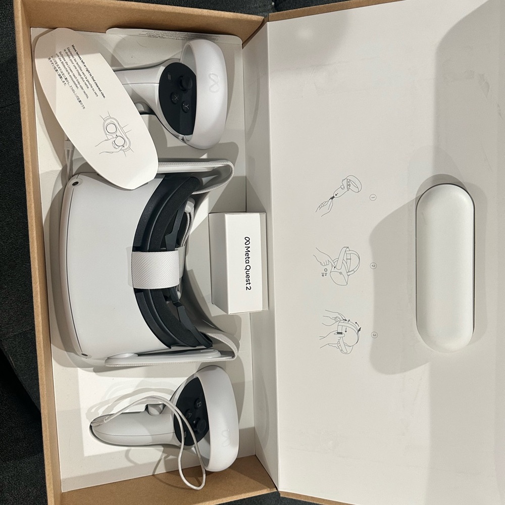 Oculus VR Headset with Controllers in White